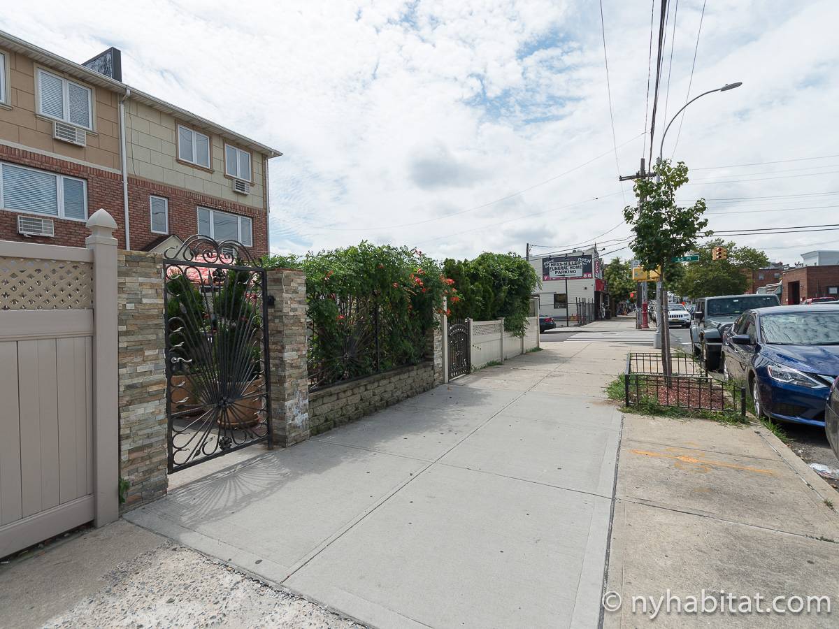 New York Roommate Room for rent in Middle Village, Queens 3 Bedroom apartment (NY17612)