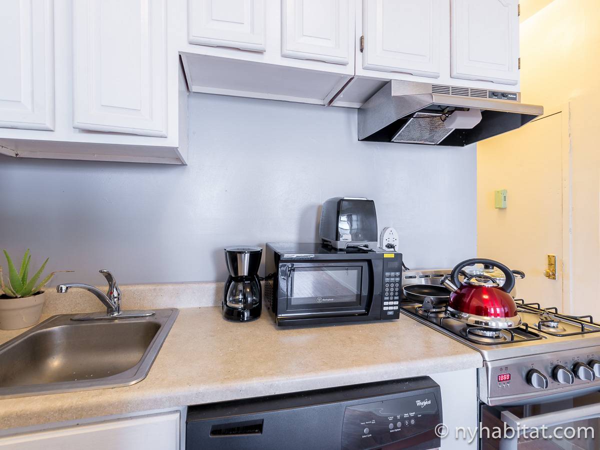 Kitchen - Photo 3 of 4