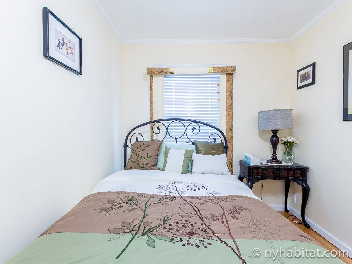 Bedroom - Photo 2 of 6