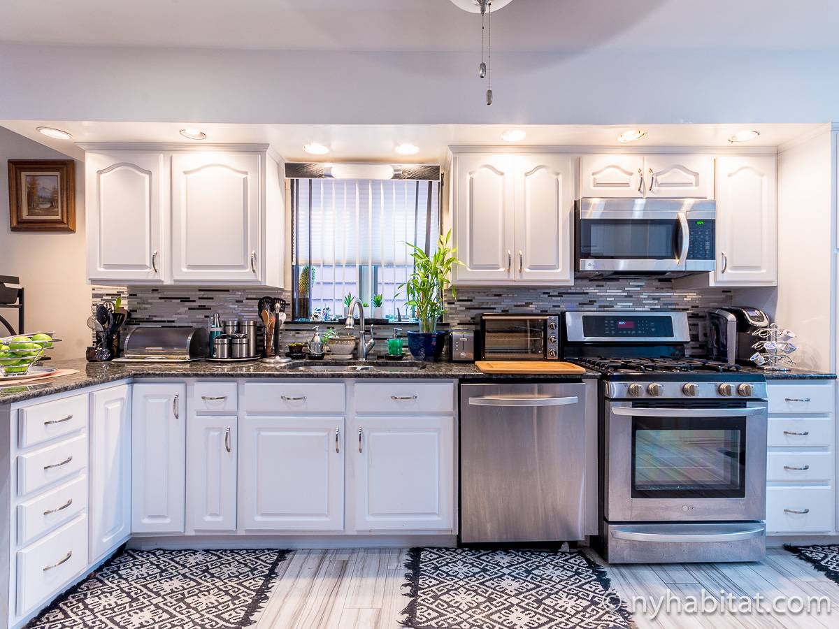 Kitchen - Photo 2 of 6