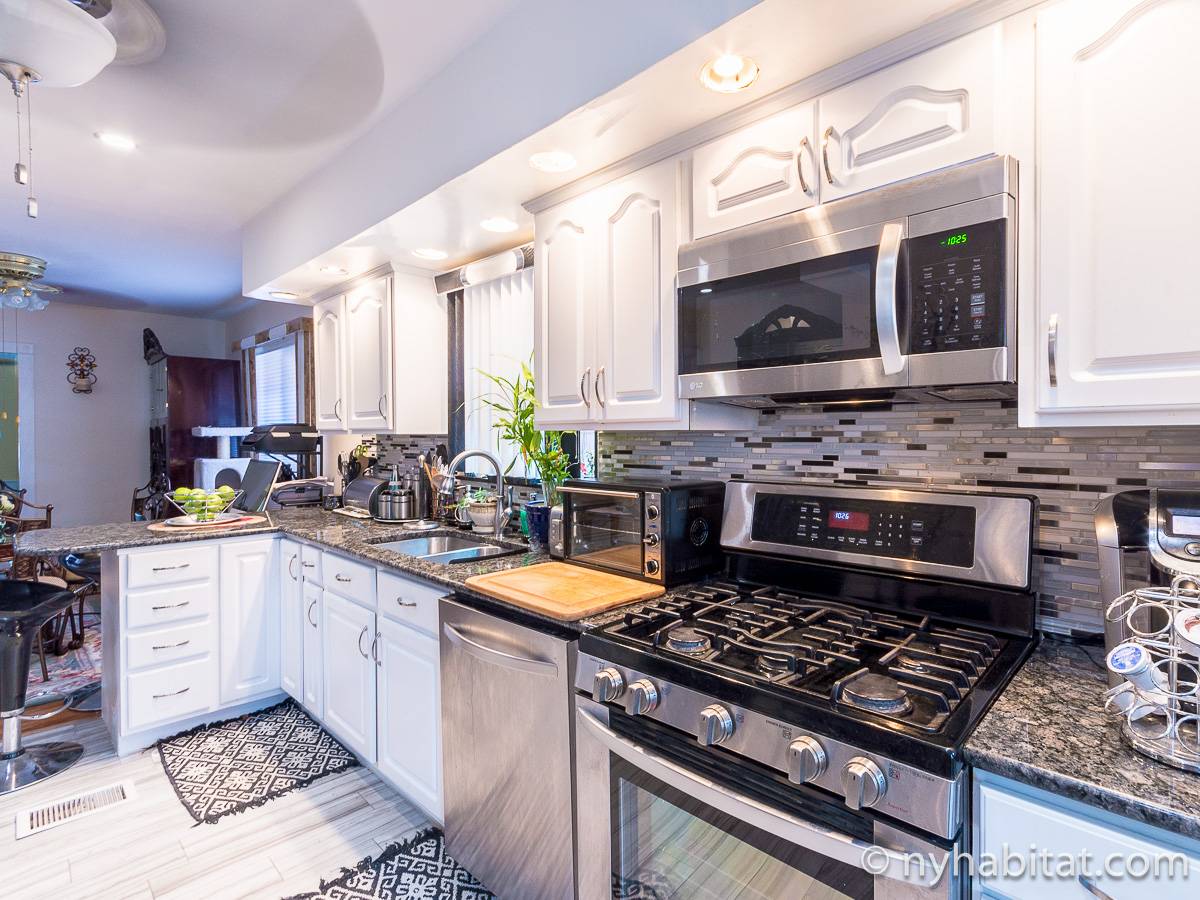 Kitchen - Photo 3 of 6