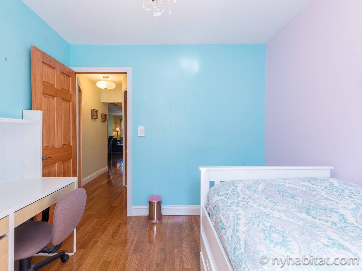 New York Roommate Room for rent in Jackson Heights, Queens 3 Bedroom