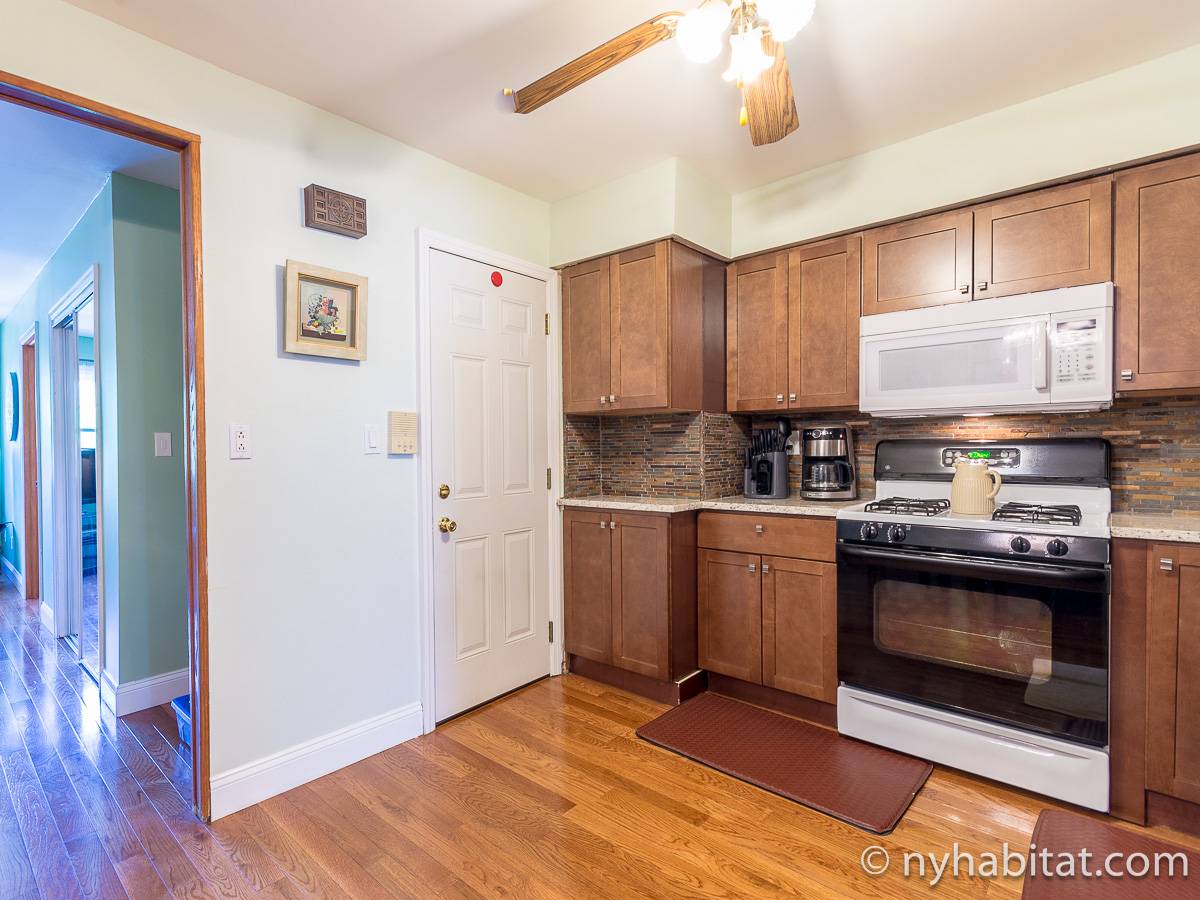 New York Roommate Room for rent in Jackson Heights, Queens 3 Bedroom