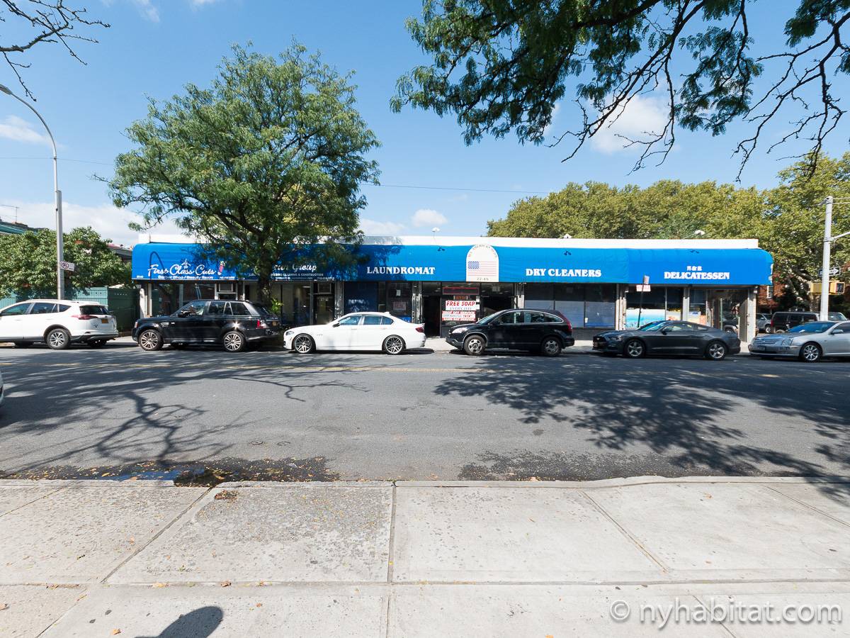 New York Roommate Room for rent in Jackson Heights, Queens 3 Bedroom