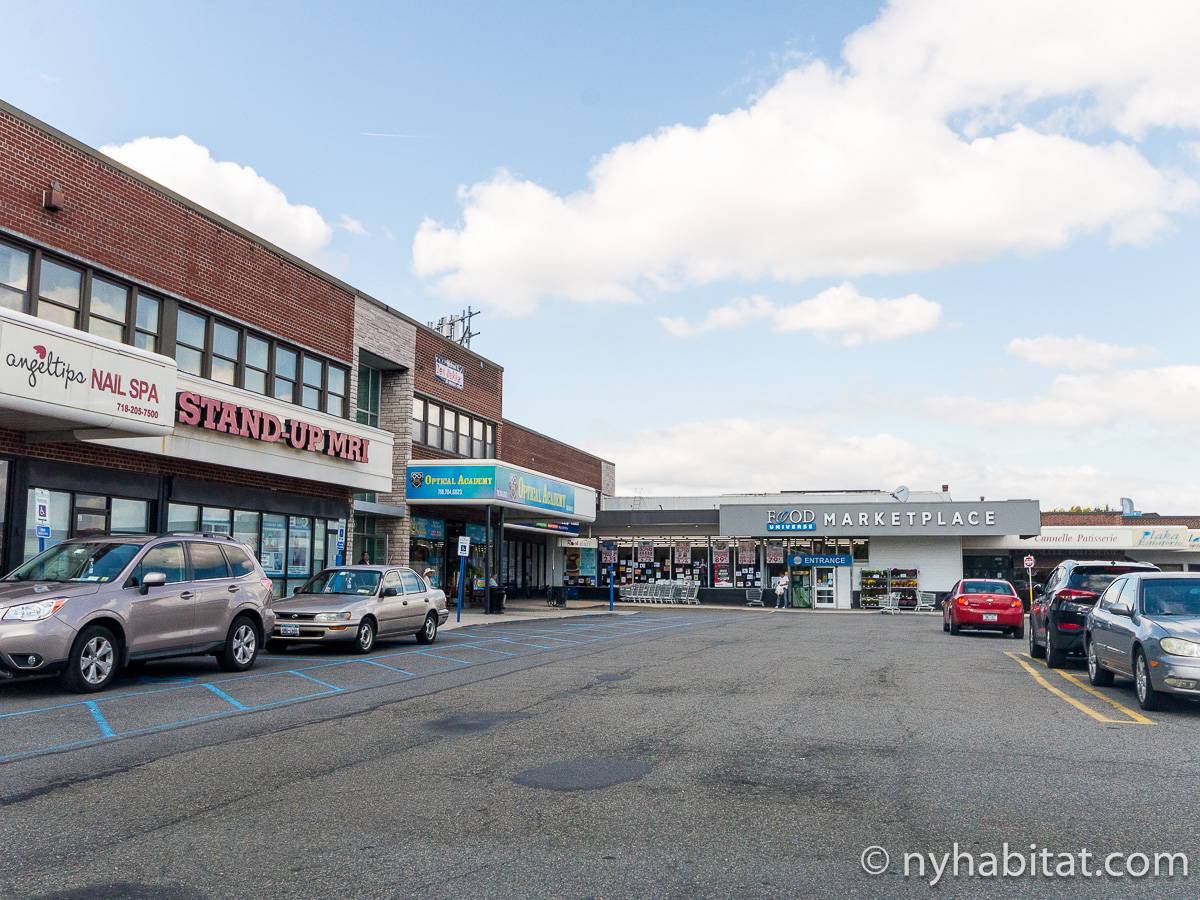 New York Roommate Room for rent in Jackson Heights, Queens 3 Bedroom