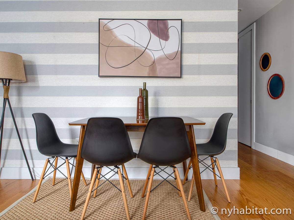 Living room - Photo 6 of 7