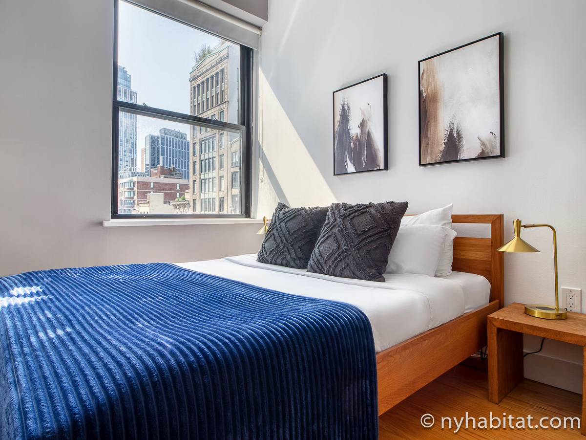 Living room - Photo 3 of 7