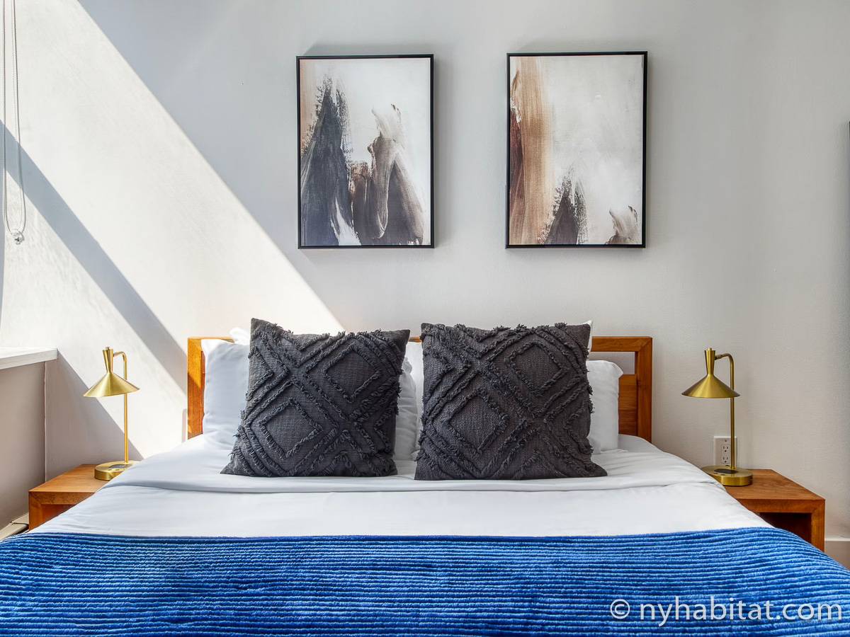 Living room - Photo 4 of 7