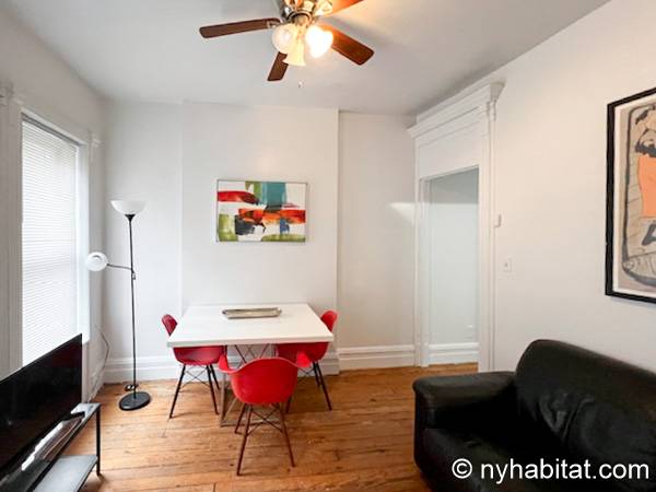 Living room - Photo 3 of 6