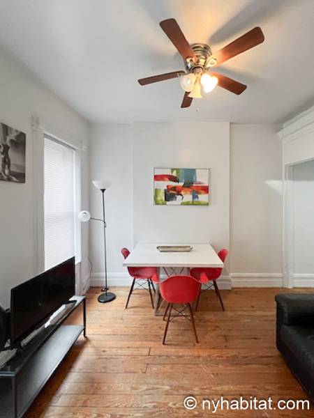 Living room - Photo 4 of 6