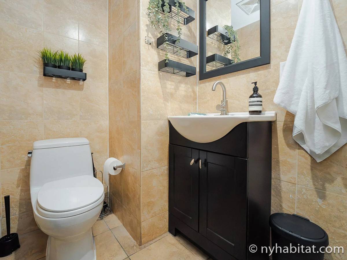 Badezimmer - Photo 2 von 3