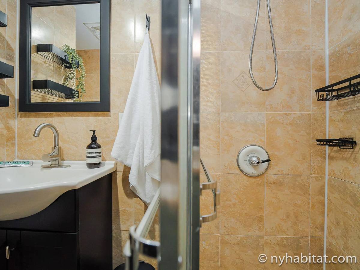 Badezimmer - Photo 3 von 3