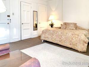 Living room - Photo 3 of 5