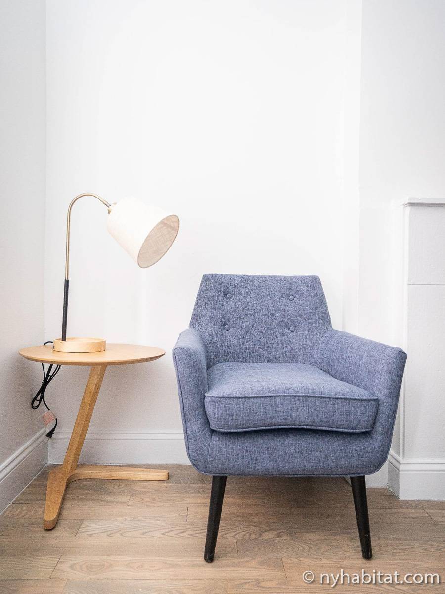 Living room - Photo 3 of 4