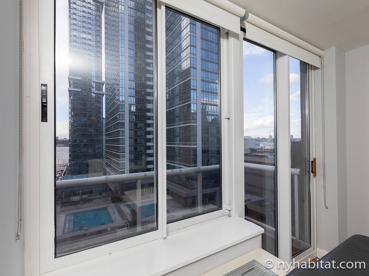 Living room - Photo 4 of 5