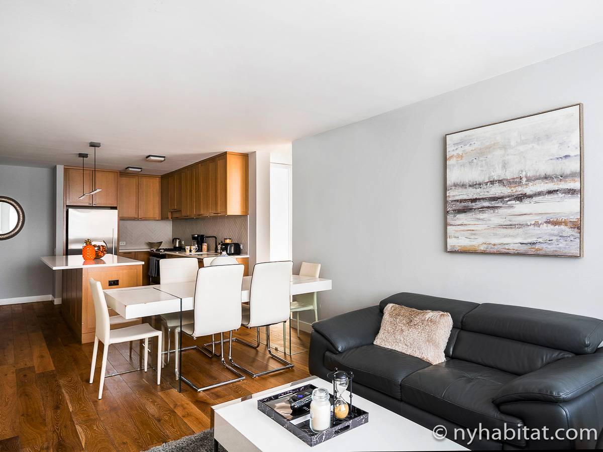 Living room - Photo 3 of 5