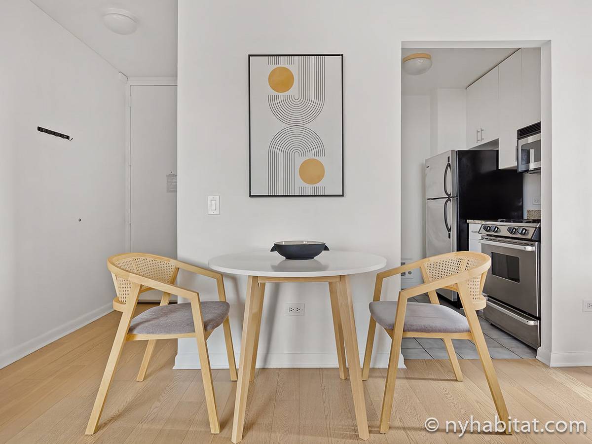 Living room - Photo 4 of 7