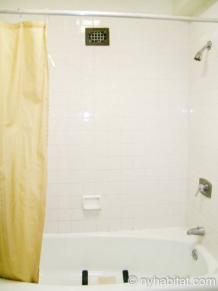 Salle de bain 1 - Photo 2 sur 4