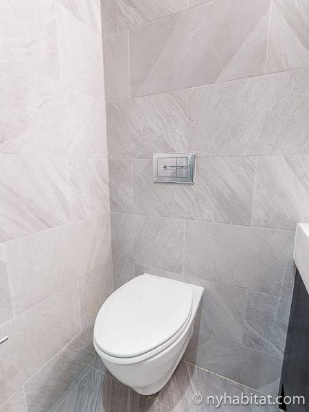 Bathroom 2 - Photo 4 of 4 Bathroom 2 - Photo 4 of 4