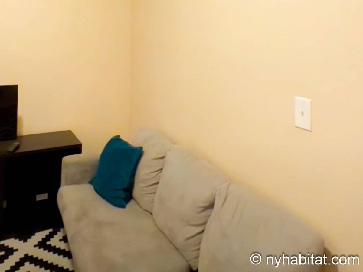 Living room 1 - Photo 3 of 4