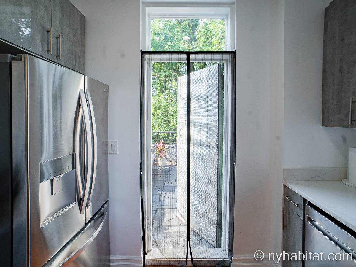 Kitchen - Photo 4 of 6