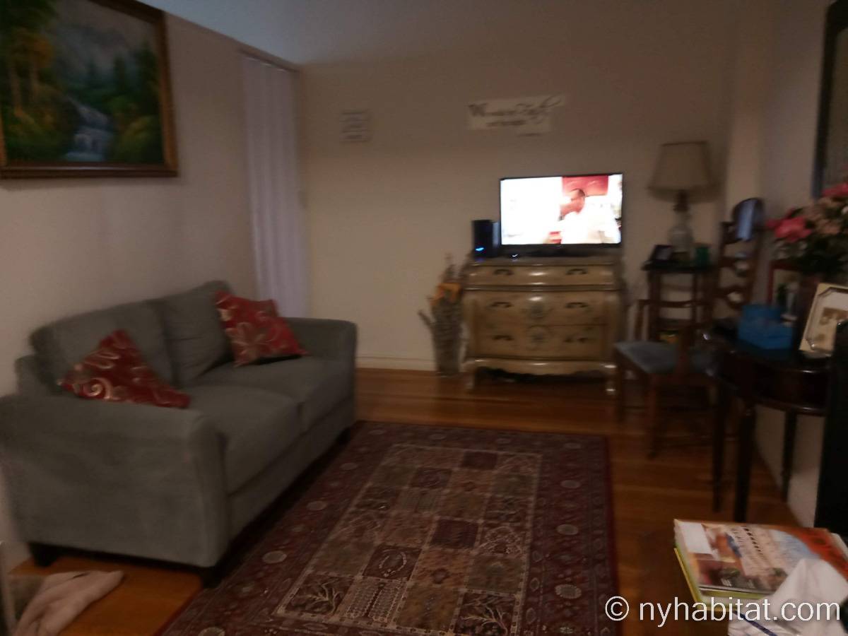 Living room - Photo 1 of 2