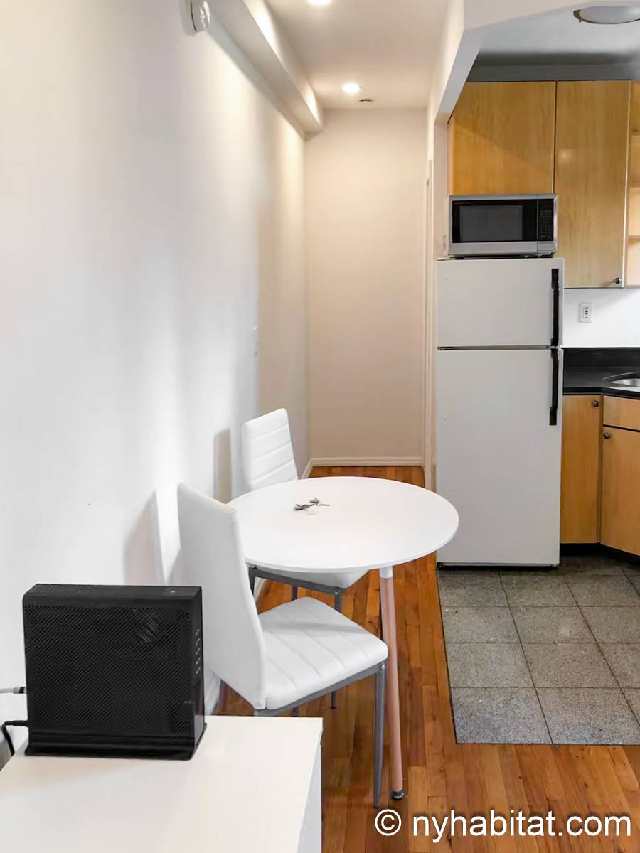 Living room - Photo 5 of 6 Living room - Photo 5 of 6