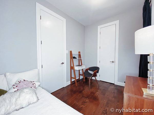 Schlafzimmer 1 - Photo 3 von 4 Schlafzimmer 1 - Photo 3 von 4