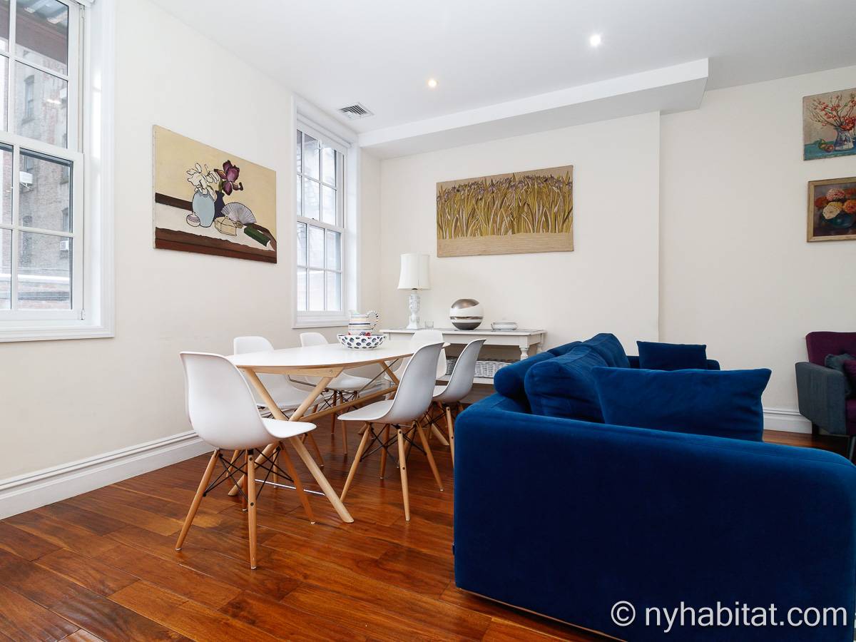 Living room - Photo 6 of 8