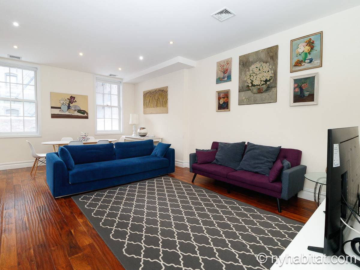 Living room - Photo 3 of 8