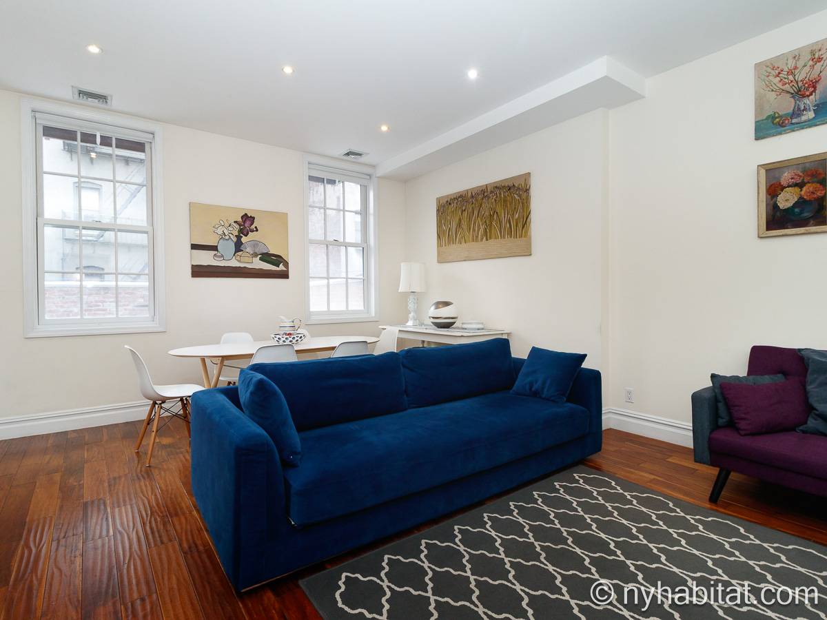 Living room - Photo 4 of 8