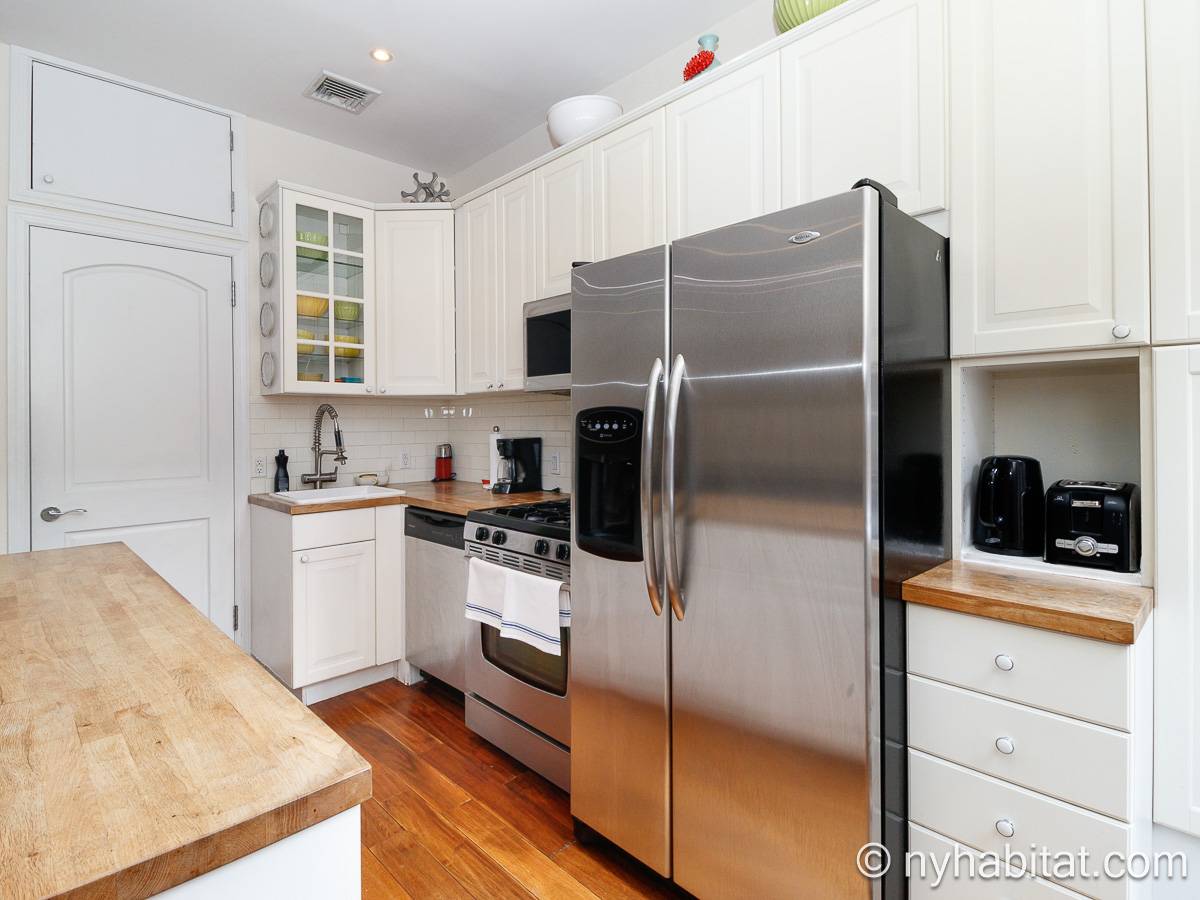 Kitchen - Photo 3 of 7