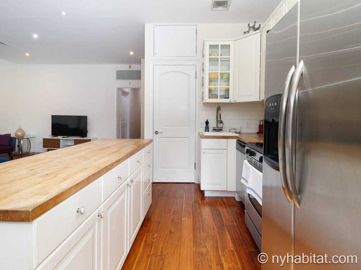 Kitchen - Photo 4 of 7