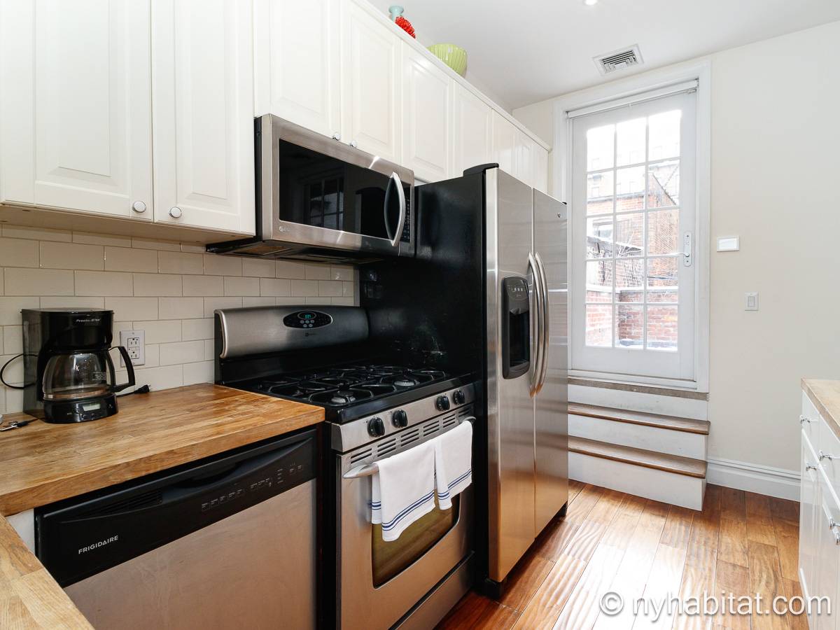 Kitchen - Photo 5 of 7