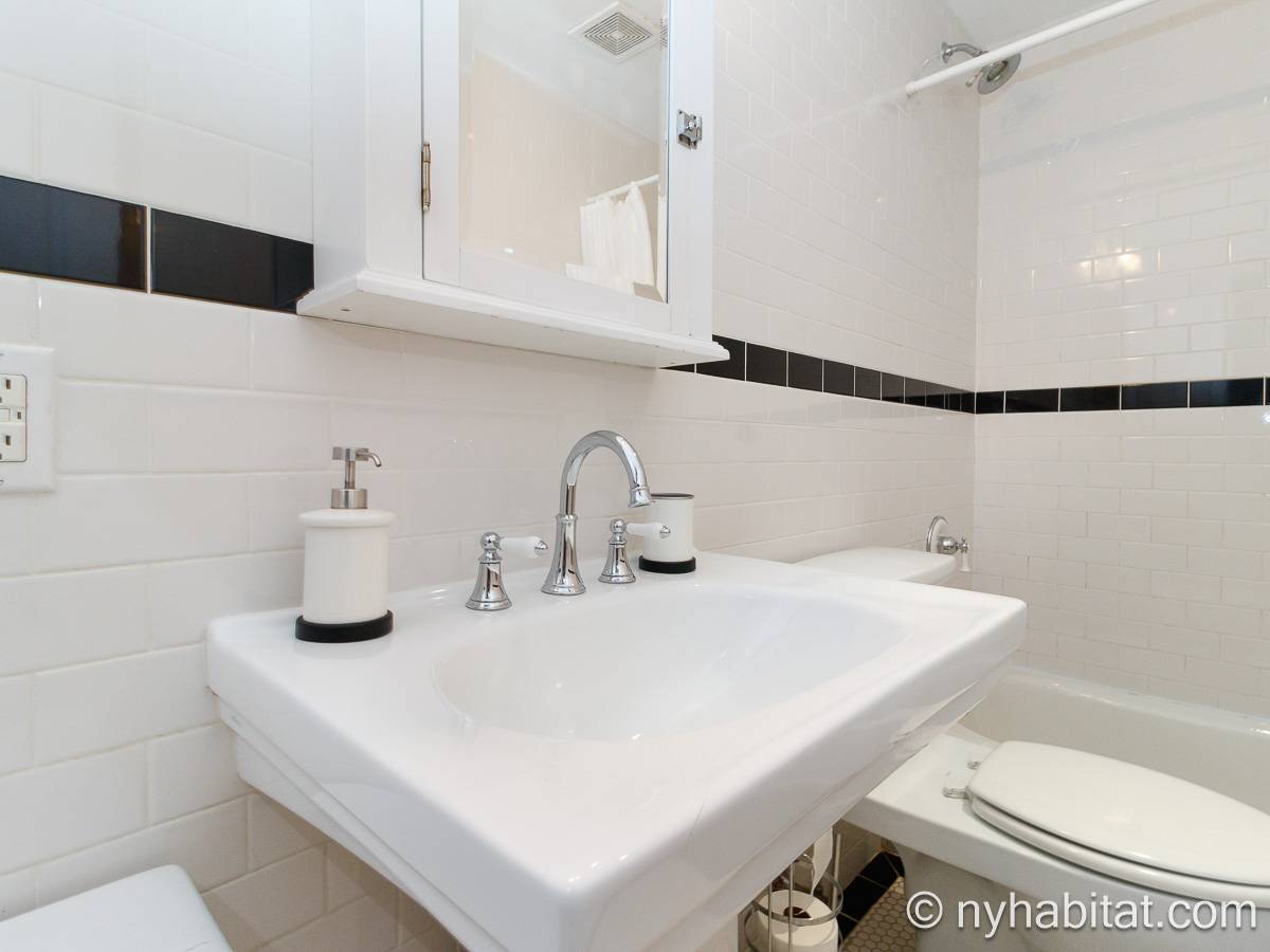 Bathroom 1 - Photo 3 of 3