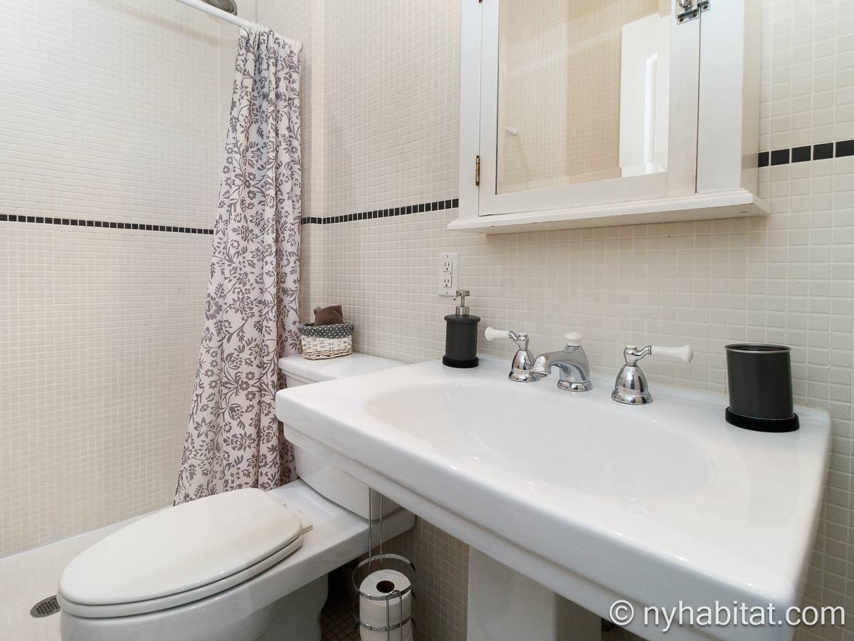 Bathroom 2 - Photo 3 of 3