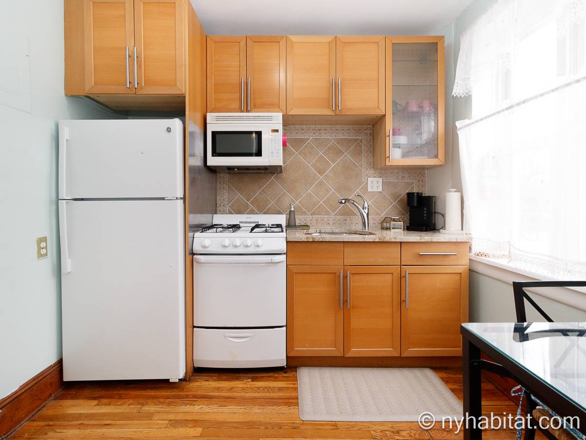 Kitchen - Photo 3 of 6