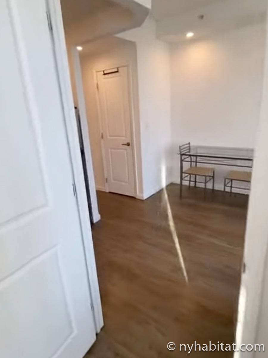 Living room - Photo 6 of 7