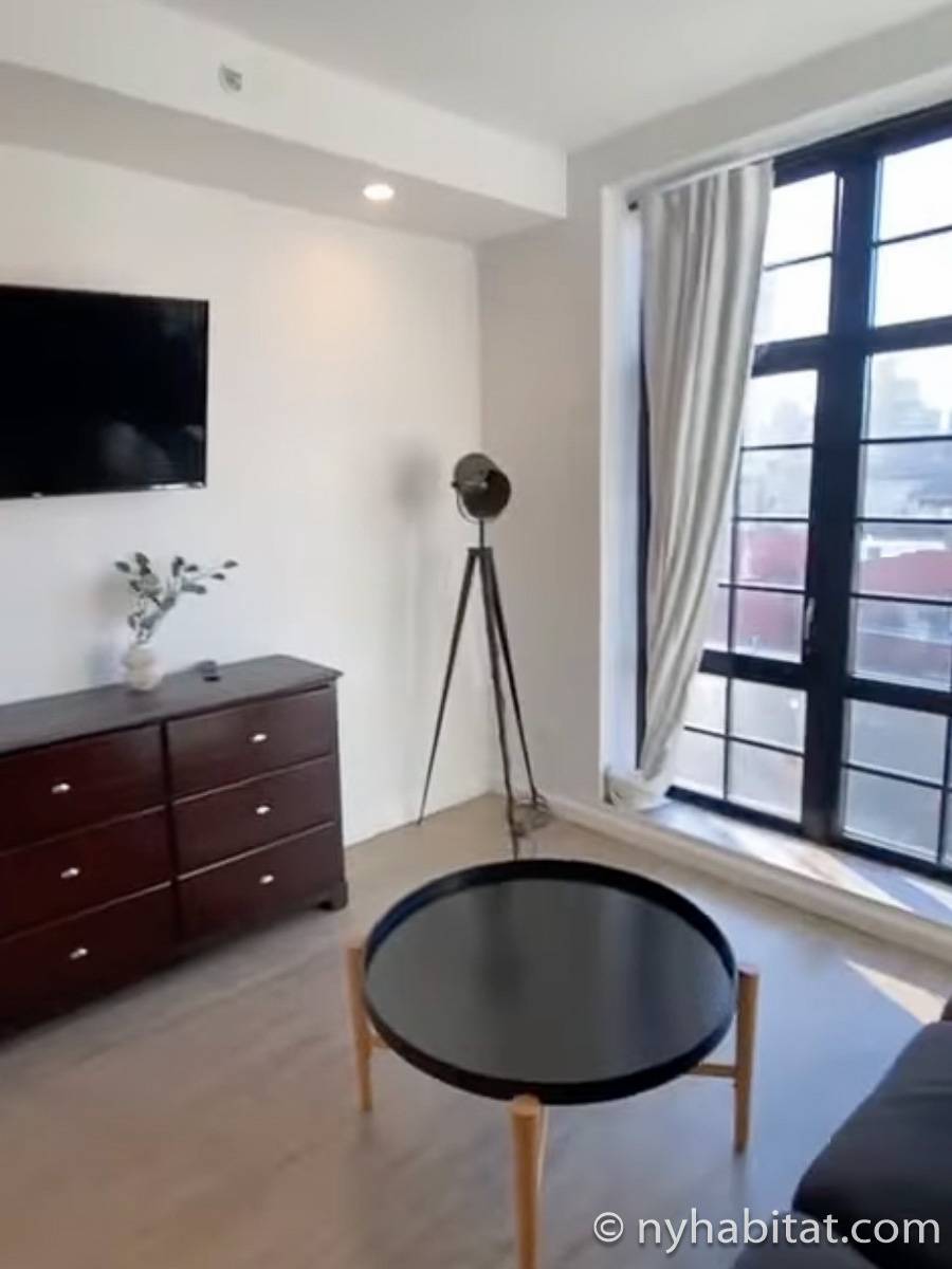 Living room - Photo 5 of 7