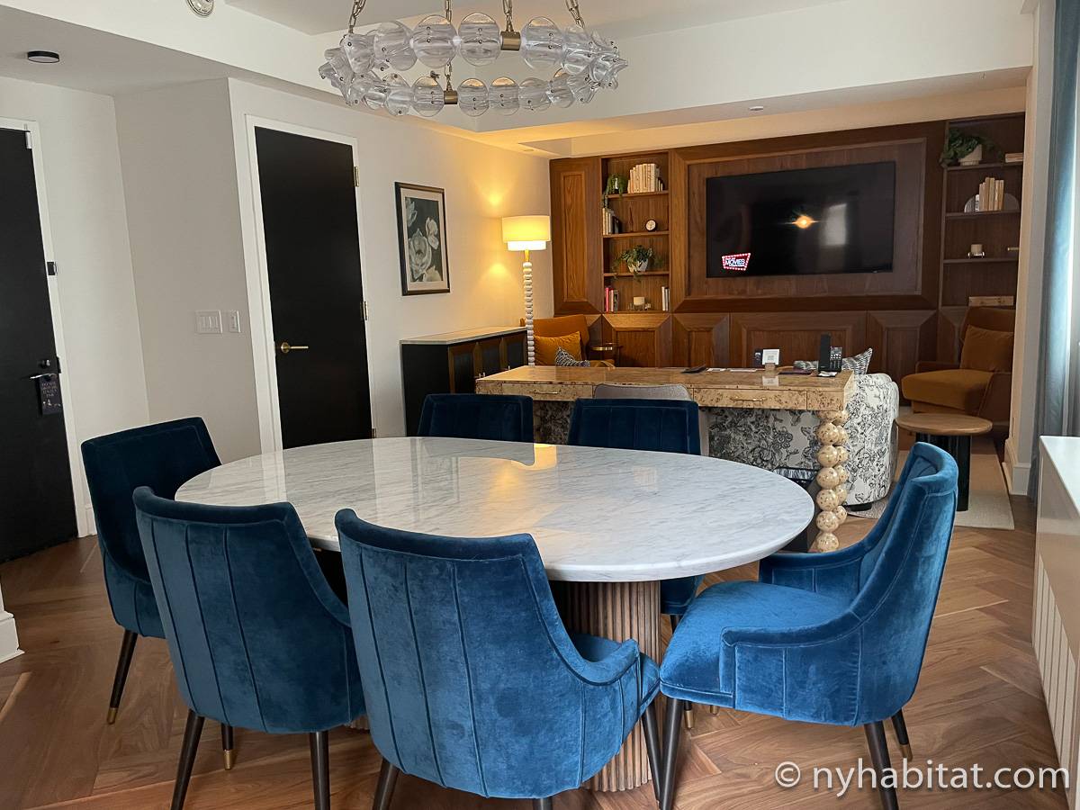 Living room - Photo 3 of 4