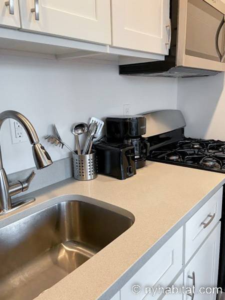 Kitchen - Photo 3 of 4