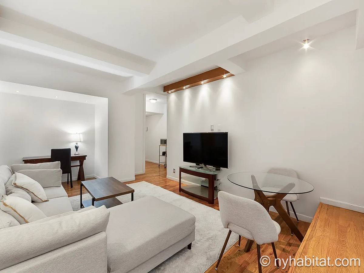 Living room - Photo 3 of 3