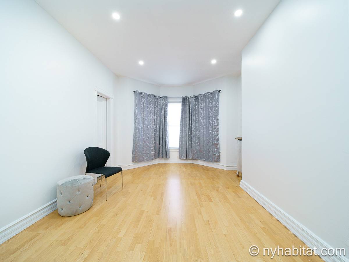 Living room 2 - Photo 1 of 6