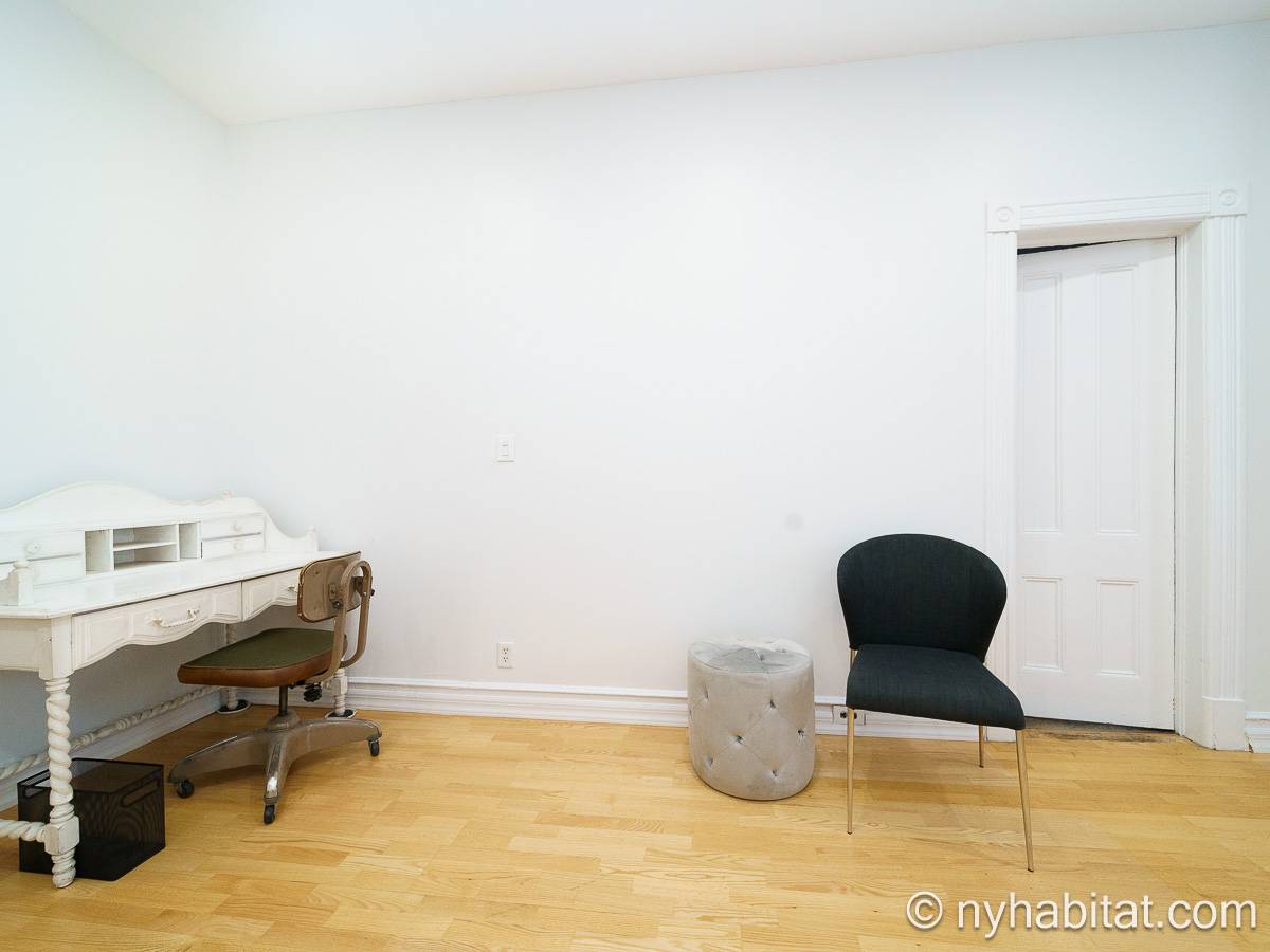 Living room 2 - Photo 5 of 6