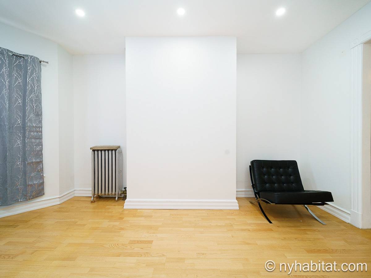 Living room 2 - Photo 3 of 6