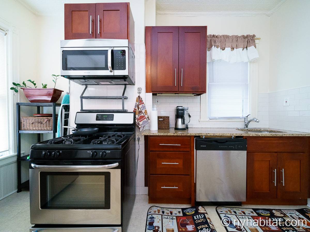 Kitchen - Photo 3 of 6