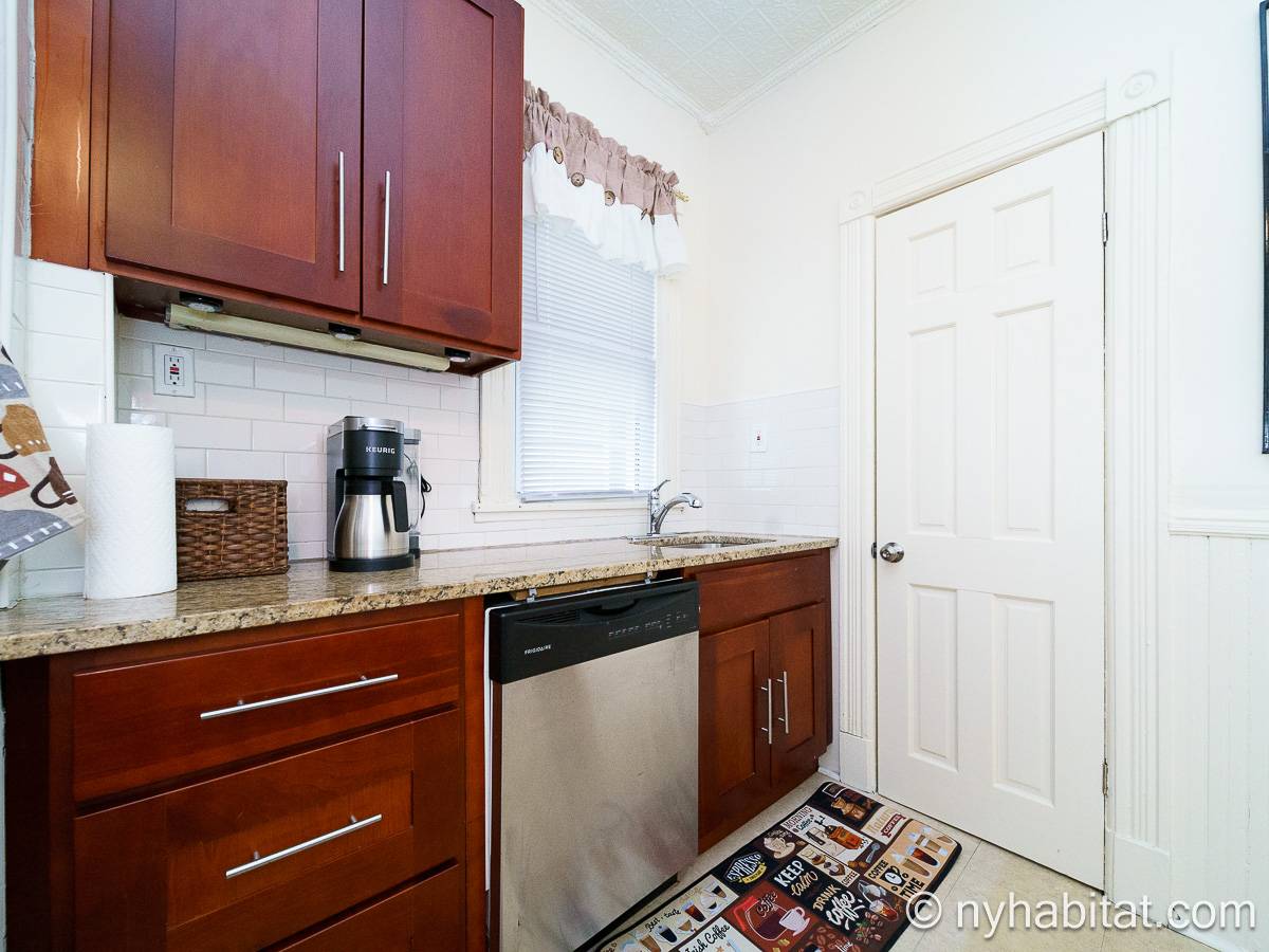Kitchen - Photo 4 of 6