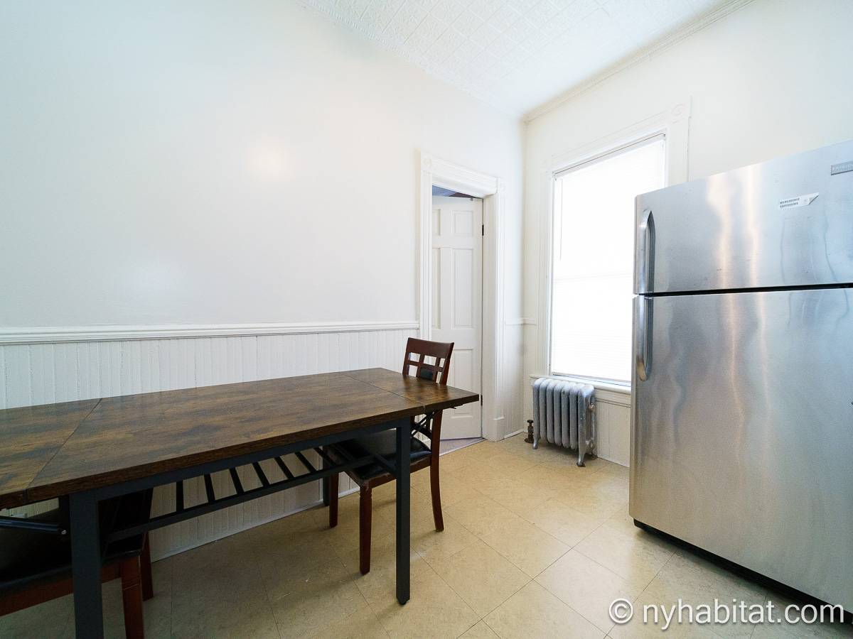 Kitchen - Photo 5 of 6