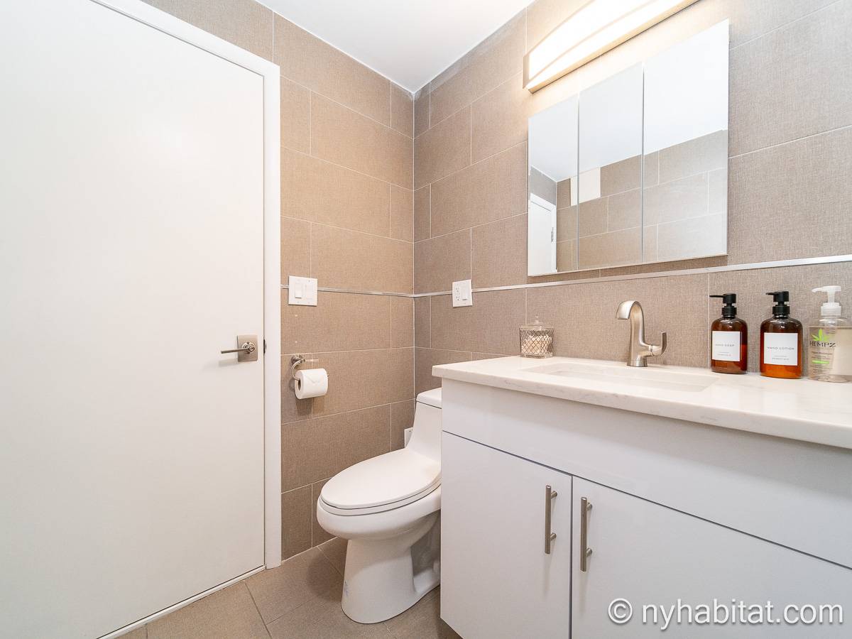 Baño 1 - Photo 2 de 3