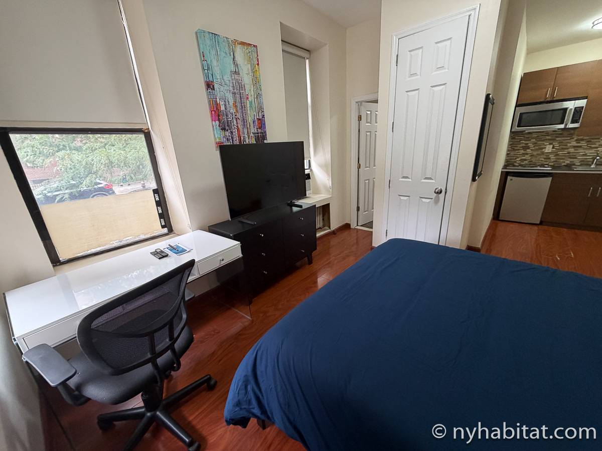 Living room - Photo 5 of 6